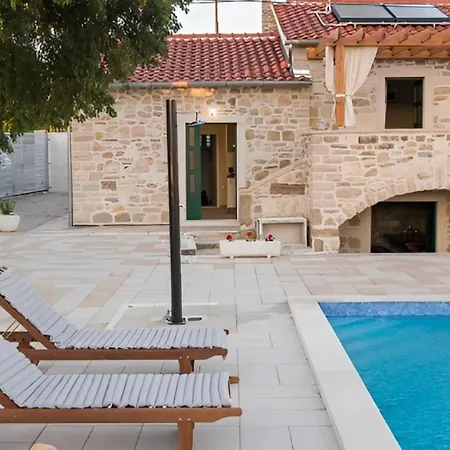 Rozara By Guide Primošten