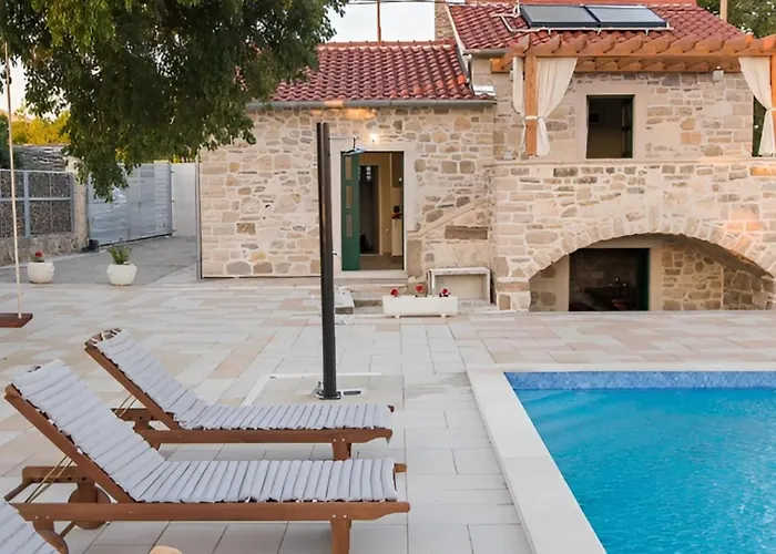 Rozara By Guide プリモシュテン