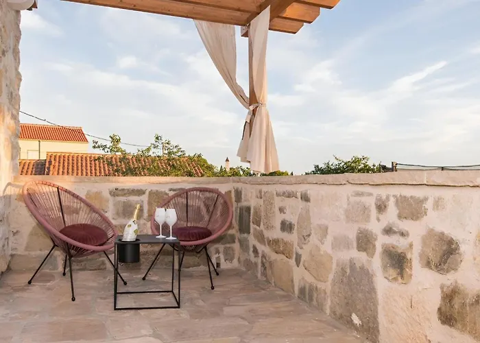 Rozara By Guide Villa *